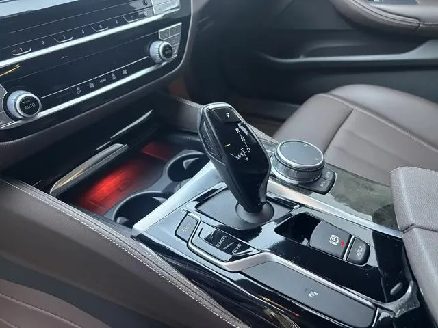 BMW 5 Series 2020 525Li M Sports suit interior photo 17 BMW 5 Series 2020 525Li M Sports suit interior photo 17