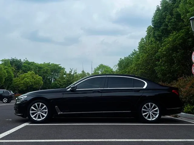 BMW 7 Series 2017 730Li Leading Type exterior photo 4 BMW 7 Series 2017 730Li Leading Type exterior photo 4