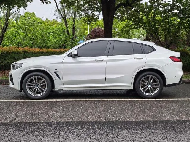 BMW X4 2020 xDrive25i M Sports suit interior photo 15 BMW X4 2020 xDrive25i M Sports suit interior photo 15