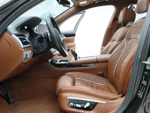 BMW 7 Series 2019 Mise à jour 750Li xDrive V8 M Ensemble de sport extérieur photo 2 BMW 7 Series 2019 Mise à jour 750Li xDrive V8 M Ensemble de sport extérieur photo 2