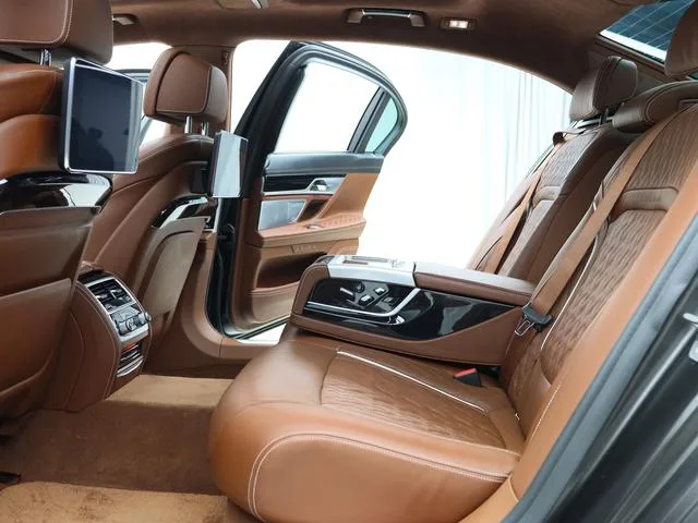 BMW 7 Series 2019 Mise à jour 750Li xDrive V8 M Ensemble de sport extérieur photo 7 BMW 7 Series 2019 Mise à jour 750Li xDrive V8 M Ensemble de sport extérieur photo 7
