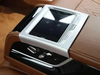 BMW 7 Series 2019 Mise à jour 750Li xDrive V8 M Ensemble de sport extérieur photo 9 BMW 7 Series 2019 Mise à jour 750Li xDrive V8 M Ensemble de sport extérieur photo 9