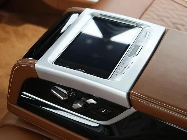 BMW 7 Series 2019 Mise à jour 750Li xDrive V8 M Ensemble de sport extérieur photo 9 BMW 7 Series 2019 Mise à jour 750Li xDrive V8 M Ensemble de sport extérieur photo 9