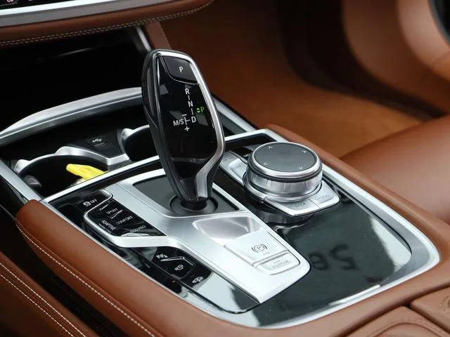 BMW 7 Series 2019 Mise à jour 750Li xDrive V8 M Ensemble de sport intérieur photo 11 BMW 7 Series 2019 Mise à jour 750Li xDrive V8 M Ensemble de sport intérieur photo 11