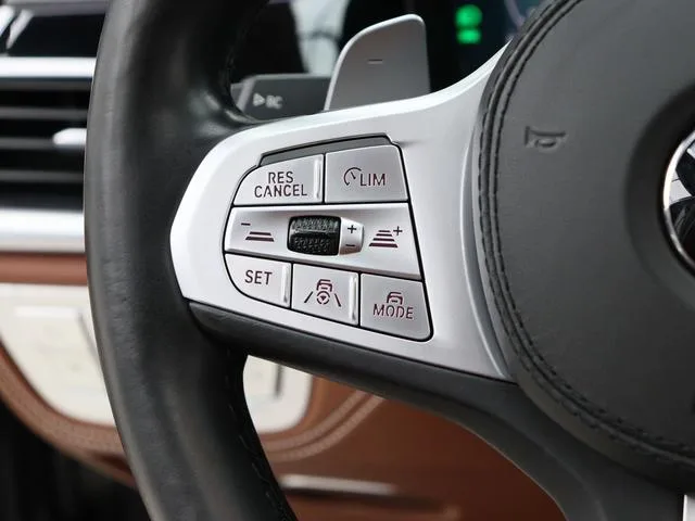 BMW 7 Series 2019 Mise à jour 750Li xDrive V8 M Ensemble de sport intérieur photo 17 BMW 7 Series 2019 Mise à jour 750Li xDrive V8 M Ensemble de sport intérieur photo 17