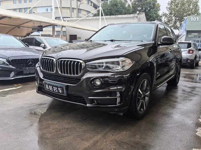 BMW X5 2017 xDrive35i Estilo elegante exterior foto 1 BMW X5 2017 xDrive35i Estilo elegante exterior foto 1