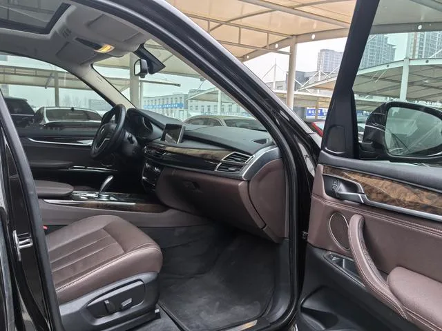 BMW X5 2017 xDrive35i Estilo elegante exterior foto 8 BMW X5 2017 xDrive35i Estilo elegante exterior foto 8