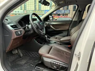BMW X1 2019 sDrive18Li Tipo de lujo interior foto 13 BMW X1 2019 sDrive18Li Tipo de lujo interior foto 13