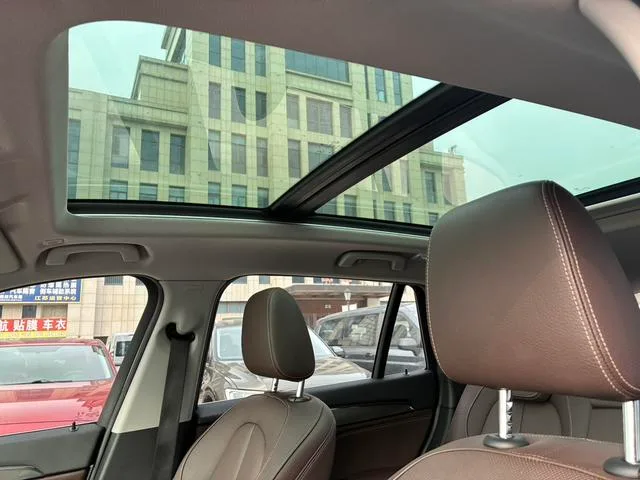 BMW X1 2019 sDrive18Li Tipo de lujo interior foto 14 BMW X1 2019 sDrive18Li Tipo de lujo interior foto 14