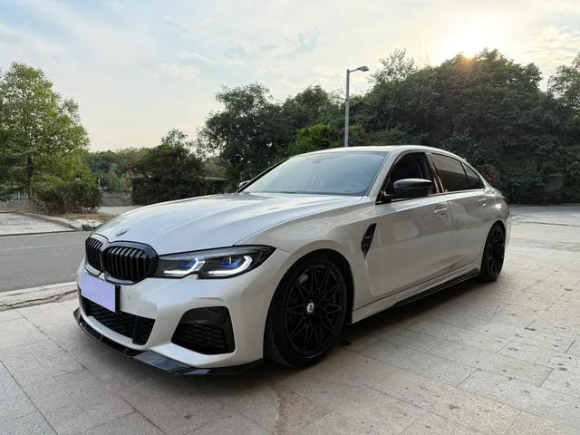 BMW 3 Series 2022 325Li M Set de nuit de sport extérieur photo 1 BMW 3 Series 2022 325Li M Set de nuit de sport extérieur photo 1