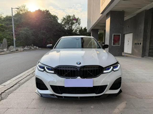 BMW 3 Series 2022 325Li M Set de nuit de sport extérieur photo 2 BMW 3 Series 2022 325Li M Set de nuit de sport extérieur photo 2