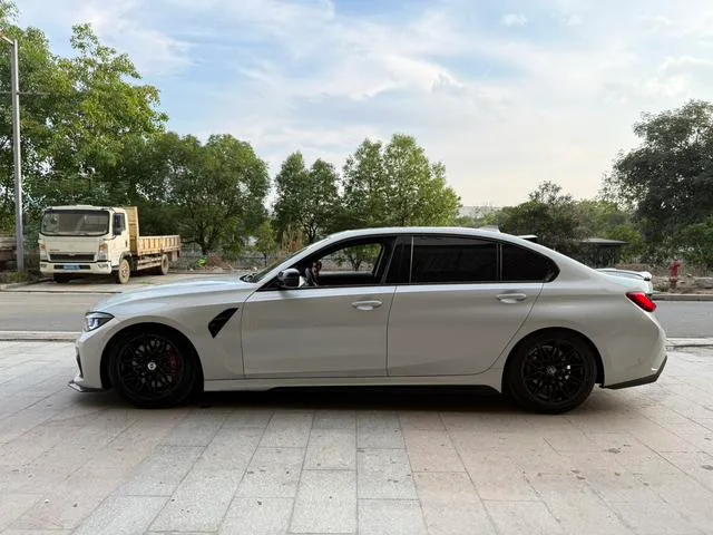 BMW 3 Series 2022 325Li M Set de nuit de sport extérieur photo 4 BMW 3 Series 2022 325Li M Set de nuit de sport extérieur photo 4