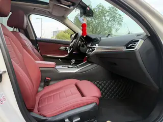 BMW 3 Series 2022 325Li M Set de nuit de sport intérieur photo 12 BMW 3 Series 2022 325Li M Set de nuit de sport intérieur photo 12