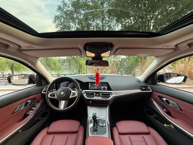BMW 3 Series 2022 325Li M Set de nuit de sport intérieur photo 13 BMW 3 Series 2022 325Li M Set de nuit de sport intérieur photo 13