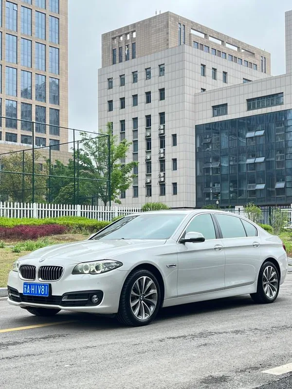 BMW 5 Series 2017 525Li Líder exterior foto 2 BMW 5 Series 2017 525Li Líder exterior foto 2