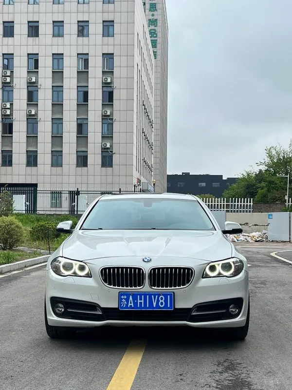 BMW 5 Series 2017 525Li Líder exterior foto 3 BMW 5 Series 2017 525Li Líder exterior foto 3