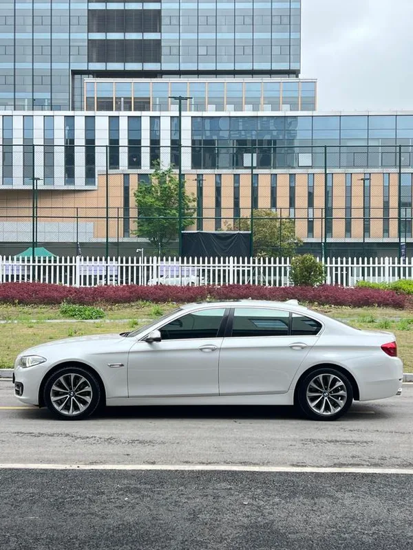 BMW 5 Series 2017 525Li Líder exterior foto 4 BMW 5 Series 2017 525Li Líder exterior foto 4