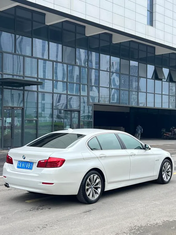 BMW 5 Series 2017 525Li Líder exterior foto 5 BMW 5 Series 2017 525Li Líder exterior foto 5