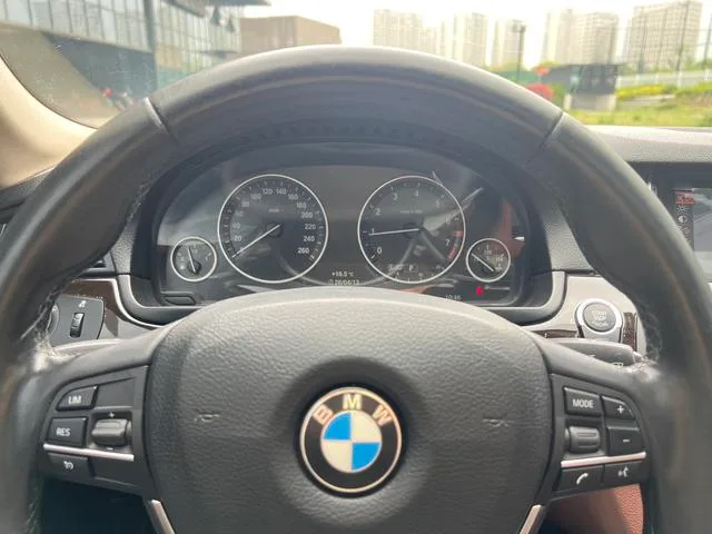 BMW 5 Series 2017 525Li Líder exterior foto 8 BMW 5 Series 2017 525Li Líder exterior foto 8