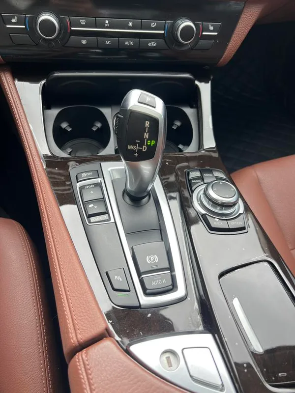 BMW 5 Series 2017 525Li Líder interior foto 10 BMW 5 Series 2017 525Li Líder interior foto 10