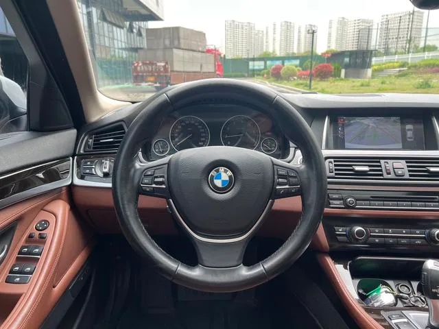 BMW 5 Series 2017 525Li Líder interior foto 14 BMW 5 Series 2017 525Li Líder interior foto 14