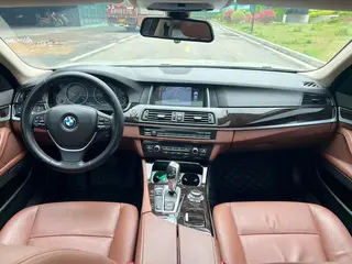 BMW 5 Series 2017 525Li Líder interior foto 15 BMW 5 Series 2017 525Li Líder interior foto 15