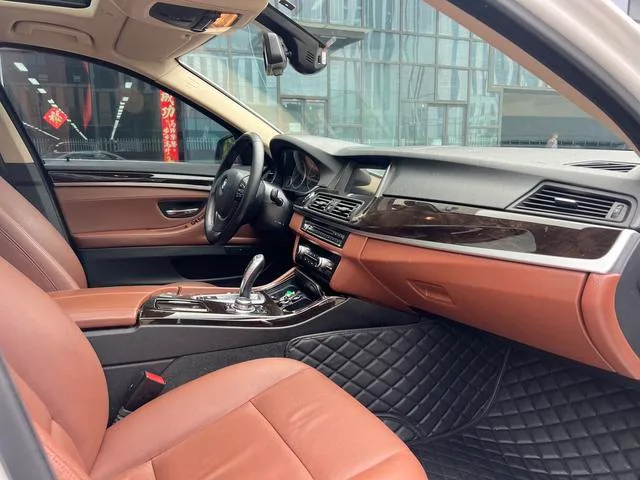 BMW 5 Series 2017 525Li Líder interior foto 16 BMW 5 Series 2017 525Li Líder interior foto 16