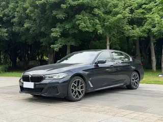 BMW 5 Series 2021 530Li Tipo de lujo M Conjunto deportivo exterior foto 1 BMW 5 Series 2021 530Li Tipo de lujo M Conjunto deportivo exterior foto 1