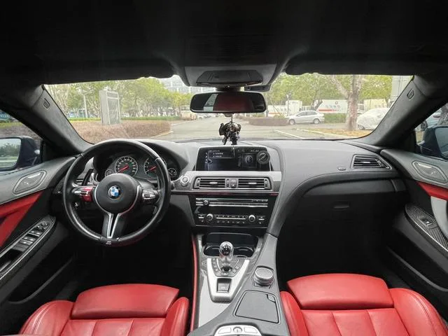 BMW M6 2015 M6 Gran Coupe interior photo 15 BMW M6 2015 M6 Gran Coupe interior photo 15