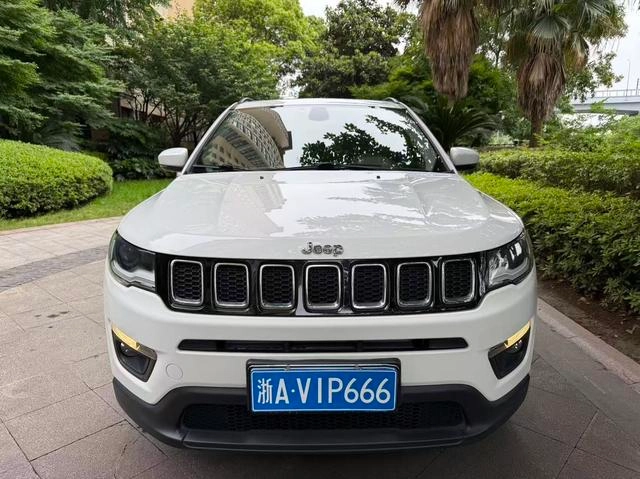 Jeep Compass 2019 200T Automatic Home Internet large screen version exterior photo 2 Jeep Compass 2019 200T Automatic Home Internet large screen version exterior photo 2
