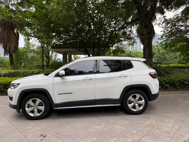 Jeep Compass 2019 200T Automatic Home Internet large screen version exterior photo 4 Jeep Compass 2019 200T Automatic Home Internet large screen version exterior photo 4