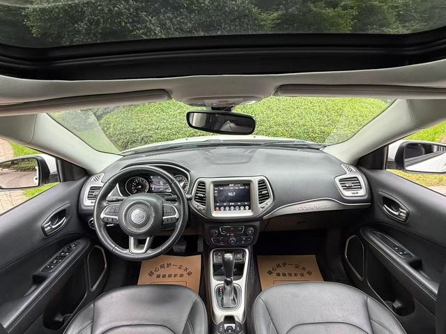Jeep Compass 2019 200T Automatic Home Internet large screen version interior photo 11 Jeep Compass 2019 200T Automatic Home Internet large screen version interior photo 11
