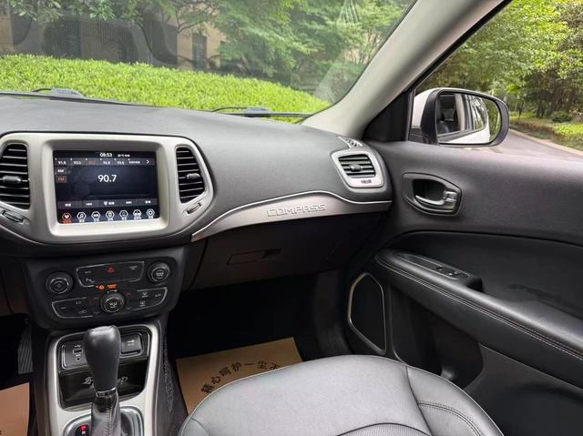 Jeep Compass 2019 200T Automatic Home Internet large screen version interior photo 13 Jeep Compass 2019 200T Automatic Home Internet large screen version interior photo 13