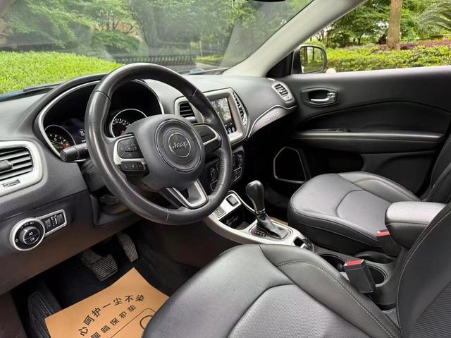 Jeep Compass 2019 200T Automatic Home Internet large screen version interior photo 14 Jeep Compass 2019 200T Automatic Home Internet large screen version interior photo 14