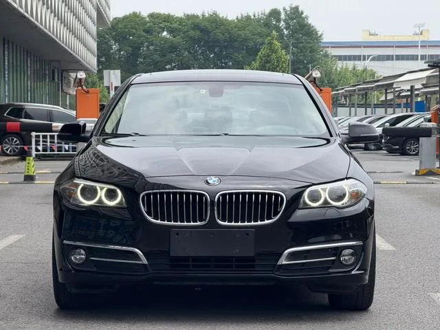 BMW 5 Series 2017 520Li Elegant style exterior photo 2 BMW 5 Series 2017 520Li Elegant style exterior photo 2