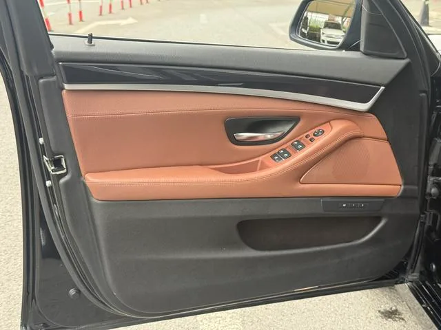 BMW 5 Series 2017 520Li Elegant style interior photo 12 BMW 5 Series 2017 520Li Elegant style interior photo 12