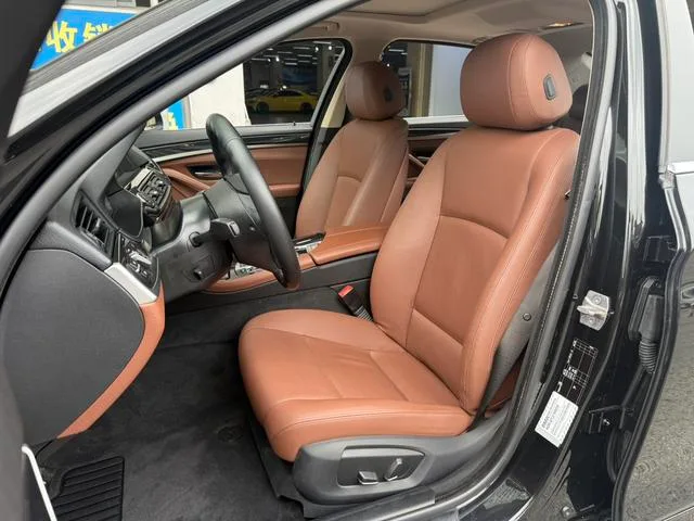 BMW 5 Series 2017 520Li Elegant style interior photo 14 BMW 5 Series 2017 520Li Elegant style interior photo 14