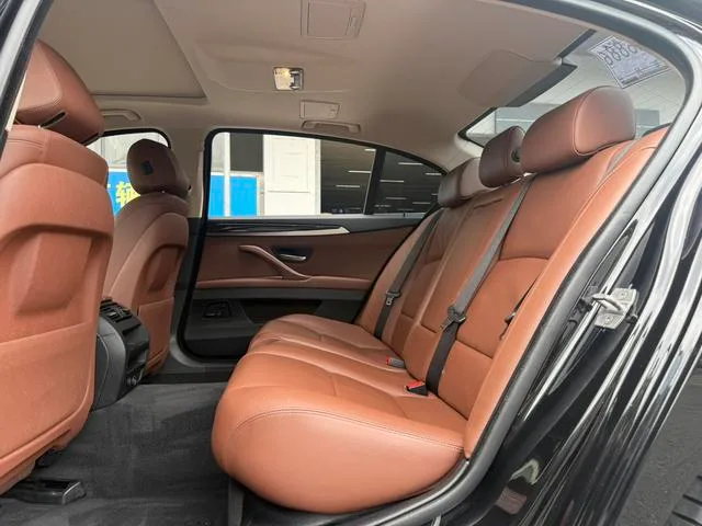 BMW 5 Series 2017 520Li Elegant style interior photo 18 BMW 5 Series 2017 520Li Elegant style interior photo 18