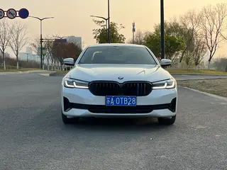 BMW 5 Series 2021 525Li Роскошный набор экстерьер фото 2 BMW 5 Series 2021 525Li Роскошный набор экстерьер фото 2