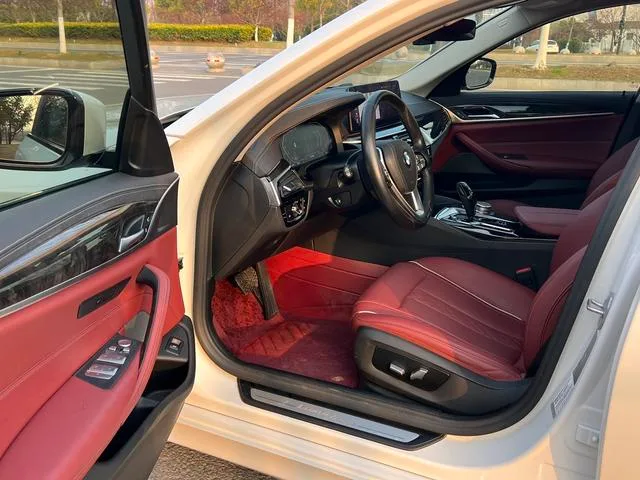 BMW 5 Series 2021 525Li Роскошный набор интерьер фото 16 BMW 5 Series 2021 525Li Роскошный набор интерьер фото 16