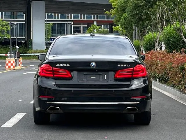 BMW 5 Series 2018 525Li Luxury Set exterior photo 3 BMW 5 Series 2018 525Li Luxury Set exterior photo 3