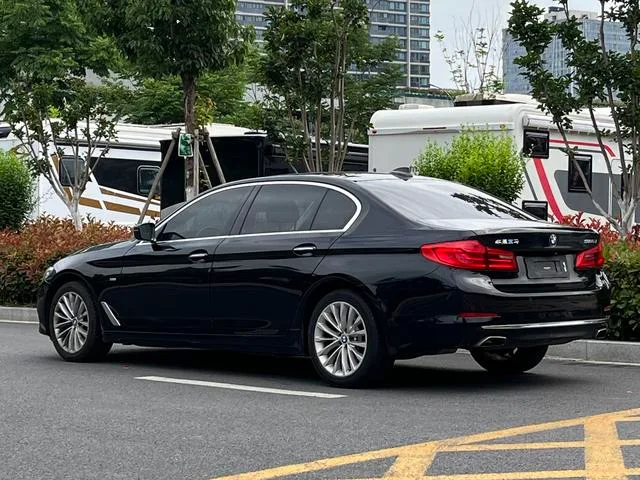 BMW 5 Series 2018 525Li Luxury Set exterior photo 4 BMW 5 Series 2018 525Li Luxury Set exterior photo 4