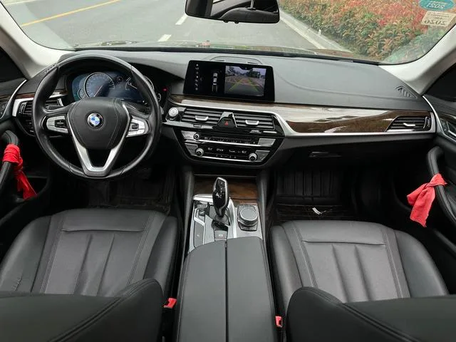 BMW 5 Series 2018 525Li Luxury Set interior photo 7 BMW 5 Series 2018 525Li Luxury Set interior photo 7