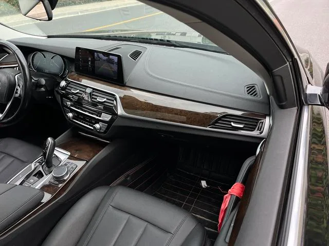 BMW 5 Series 2018 525Li Luxury Set interior photo 10 BMW 5 Series 2018 525Li Luxury Set interior photo 10