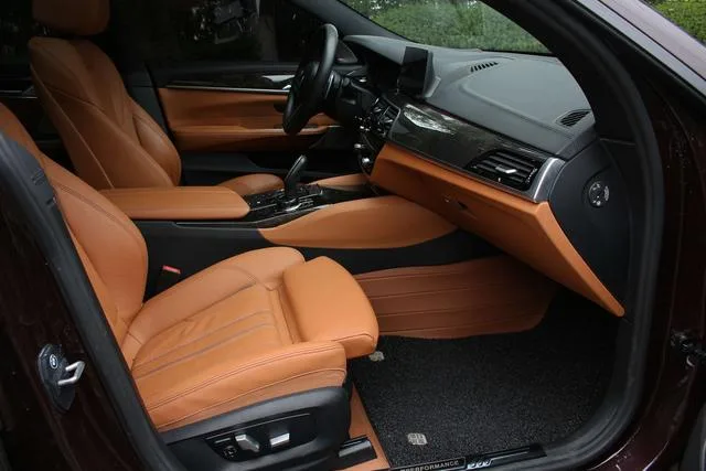 BMW 6 Series GT 2018 630i M Sports suit interior photo 10 BMW 6 Series GT 2018 630i M Sports suit interior photo 10