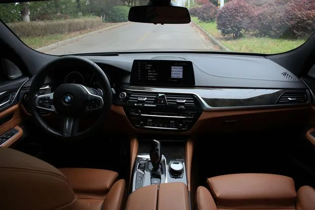 BMW 6 Series GT 2018 630i M Sports suit interior photo 12 BMW 6 Series GT 2018 630i M Sports suit interior photo 12