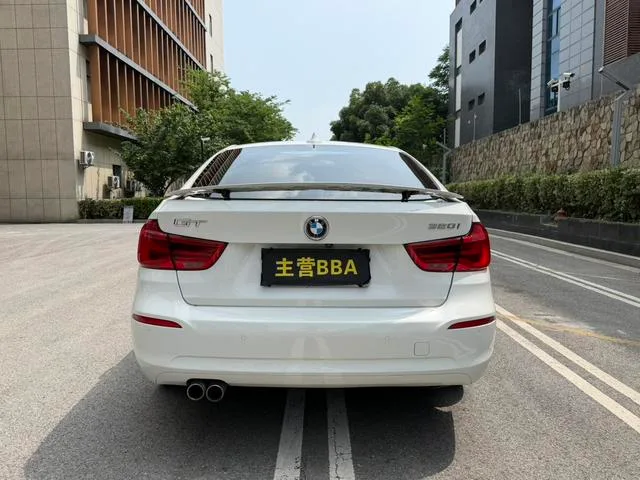 BMW 3 Series GT 2018 320i Модный тип интерьер фото 12 BMW 3 Series GT 2018 320i Модный тип интерьер фото 12