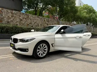 BMW 3 Series GT 2018 320i Модный тип интерьер фото 15 BMW 3 Series GT 2018 320i Модный тип интерьер фото 15