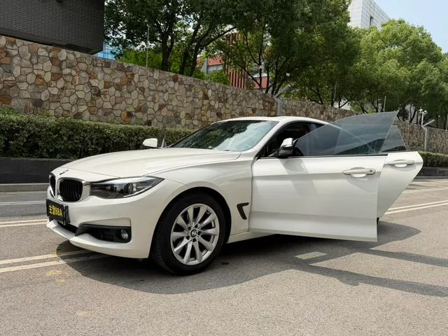 BMW 3 Series GT 2018 320i Модный тип интерьер фото 15 BMW 3 Series GT 2018 320i Модный тип интерьер фото 15
