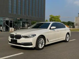 BMW 5 Series 2020 525Li Traje de lujo exterior foto 1 BMW 5 Series 2020 525Li Traje de lujo exterior foto 1